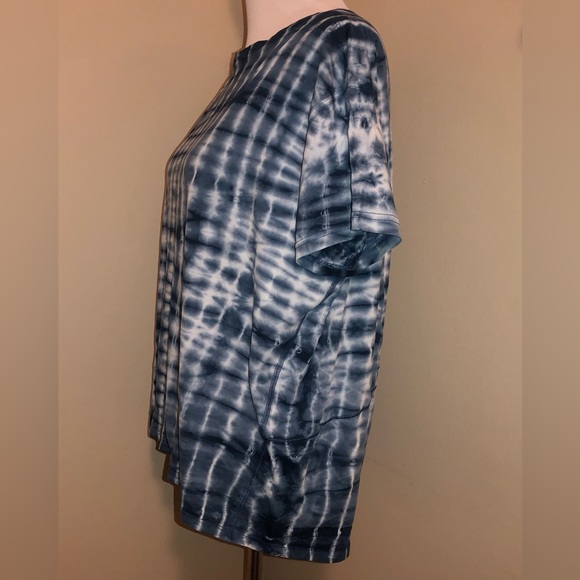 Lululemon Back In Action Shibori Square Ocean Air TR Navy Top NoTag Sz-(P2P-25”) - Picture 4 of 5